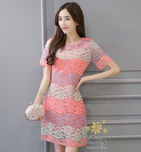 ชุดเดรสลูกไม้ทอลายสลับสี โทนสีหวานๆ