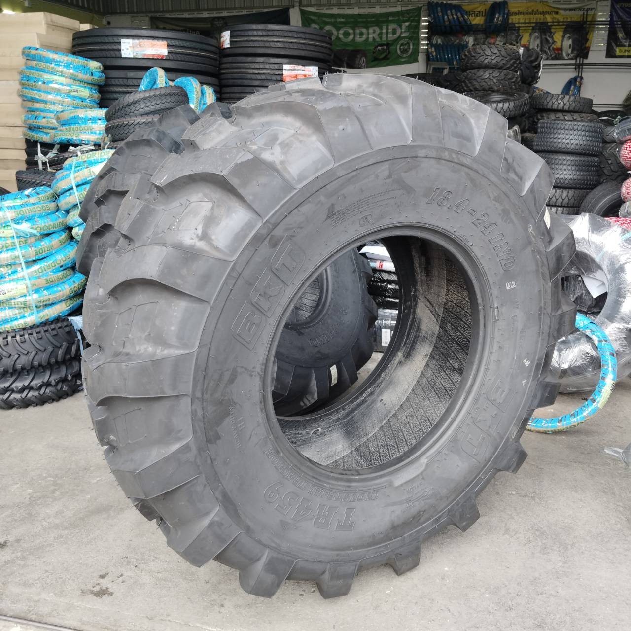 18.4-24 12PR ยี่ห้อ BKT รุ่น TR459 ยางรถตัก