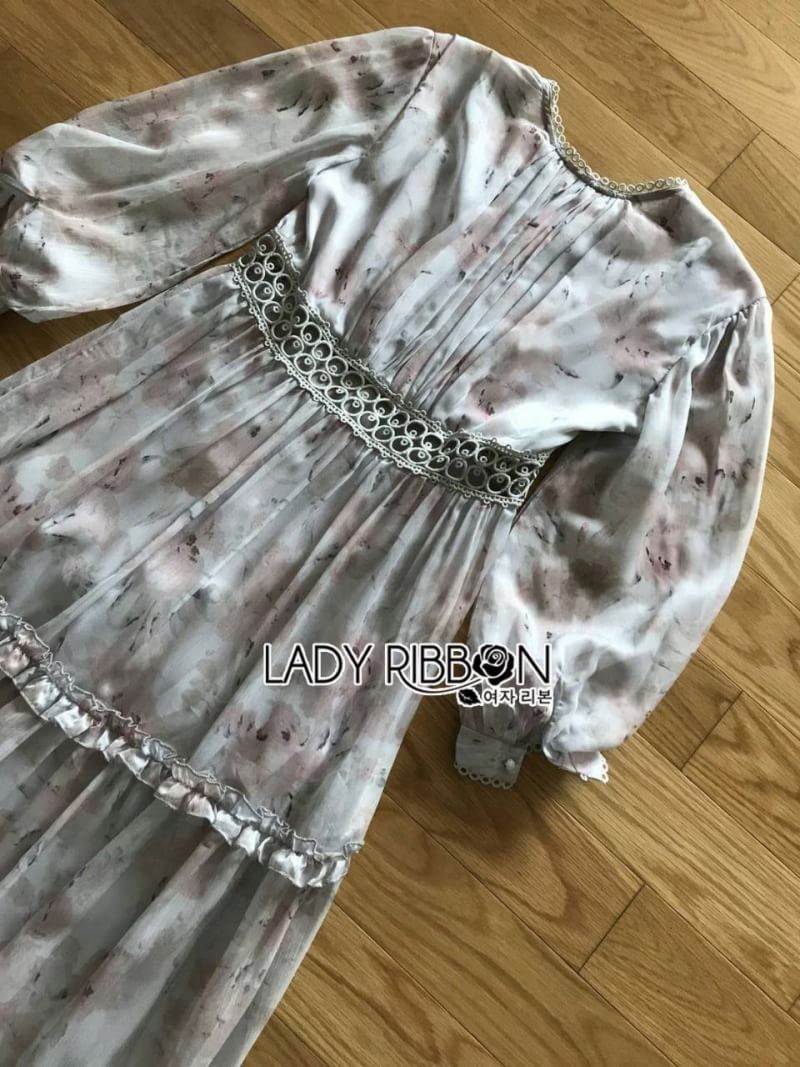 Dress เดรสผ้าชีฟองพิมพ์ลายดอกไม้ตกแต่งระบายสไตล์เฟมินีน