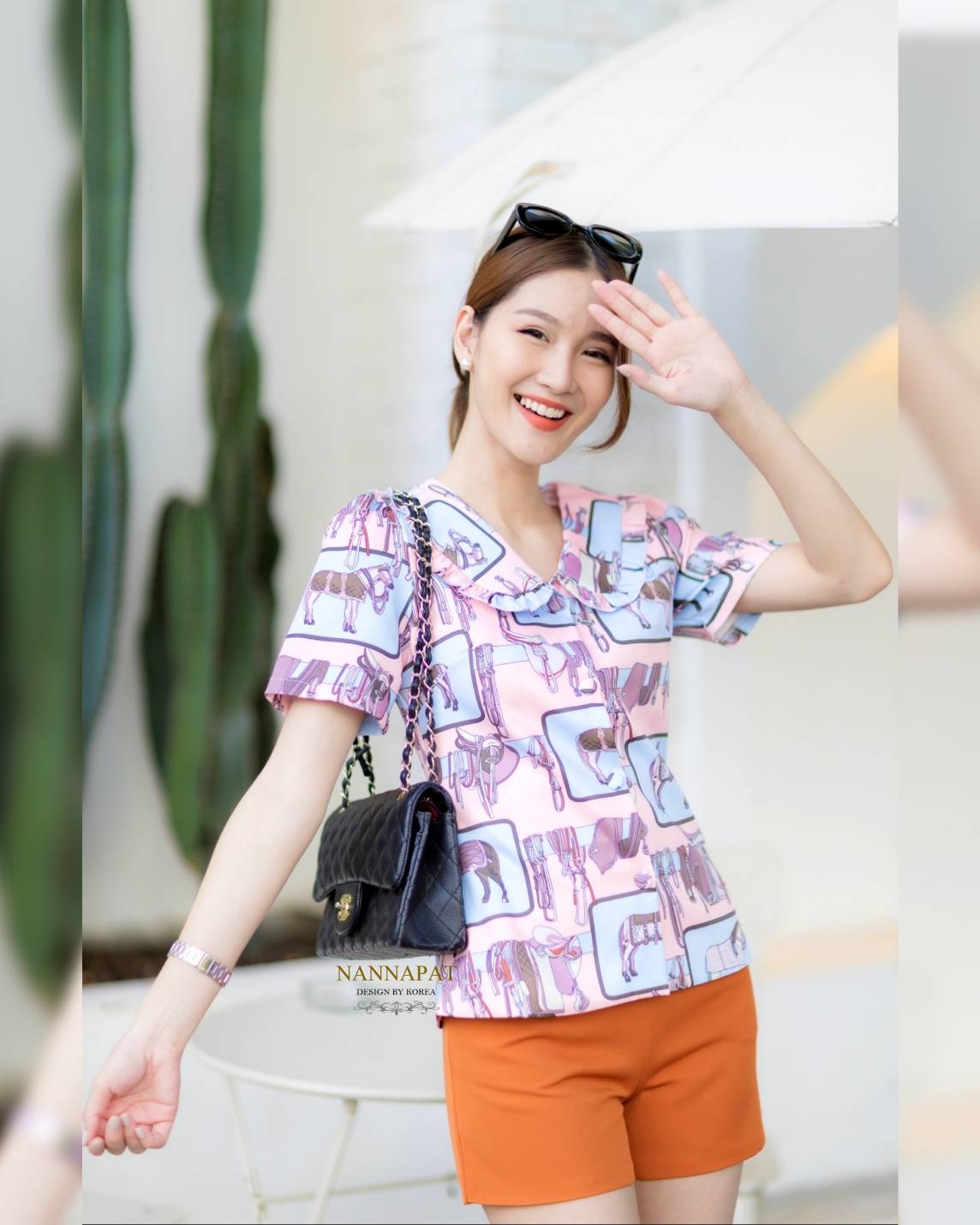 เสื้อกระดุมหน้า ลายกราฟฟิกเก๋ไก๋