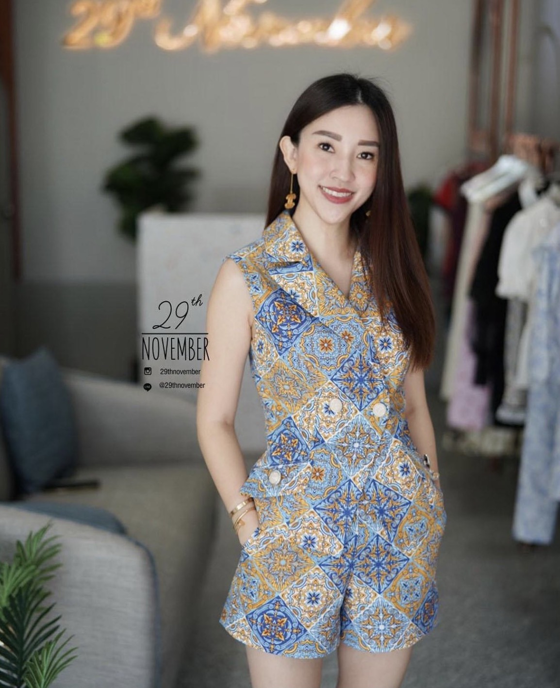 เสื้อสูทคอปกแขนกุดกระดุมหน้า