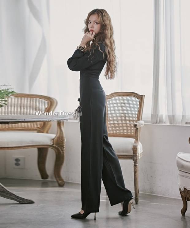จั๊มสูทรทรงสวยสีดำ