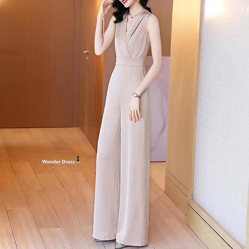 จั๊มสูทรทรงสวยเนื้อผ้าโพลีสีครีม