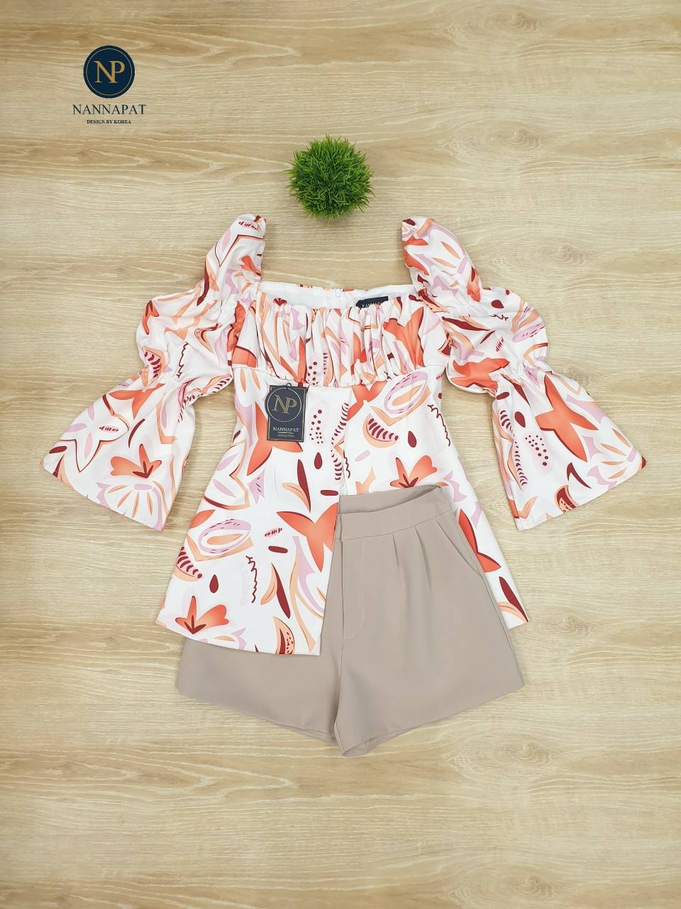 เสื้อซิปหลังผ่าหน้าแขนยาวน่ารัก