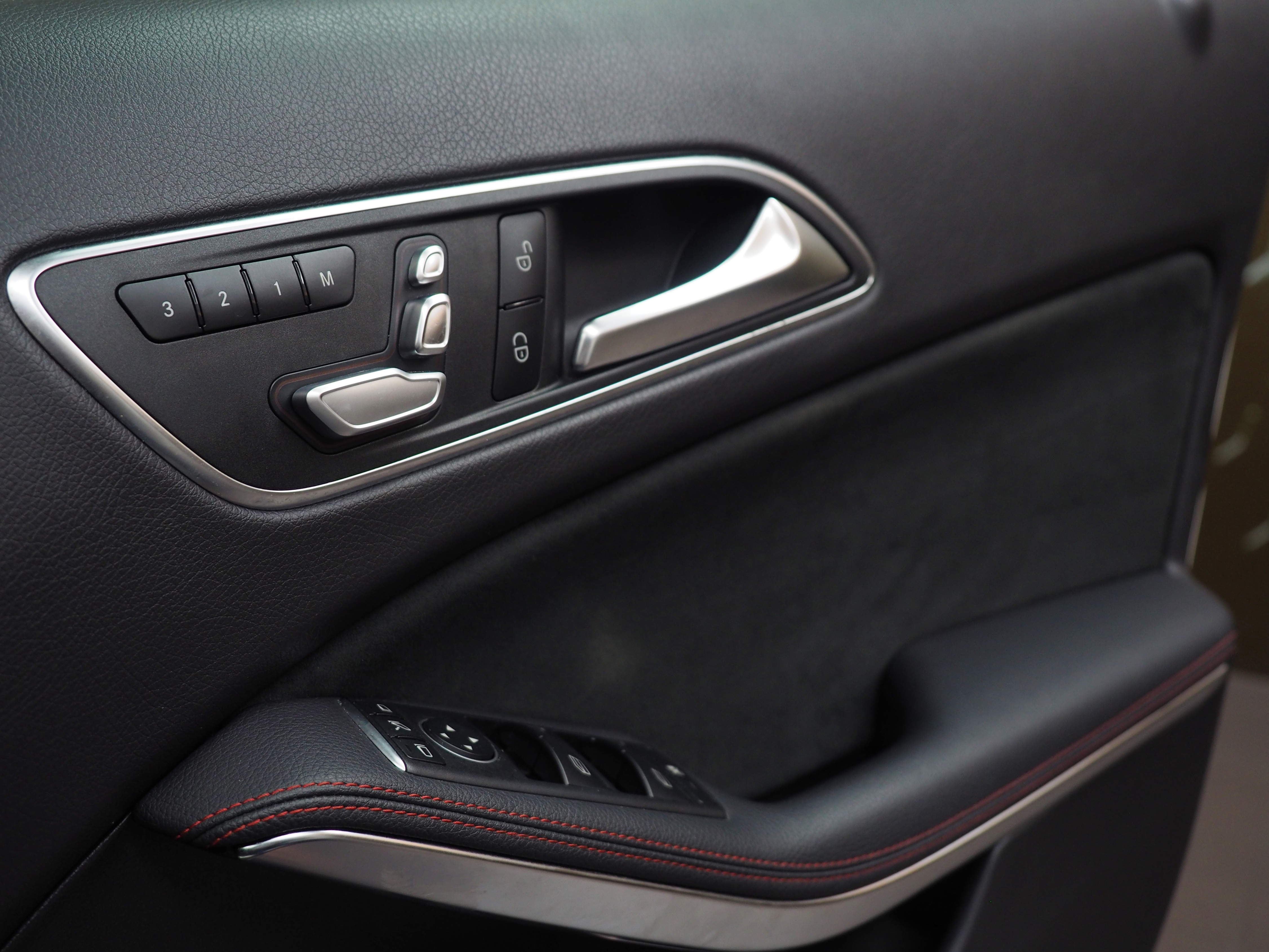 จองแล้ว GLA250 AMG Dynamic W156