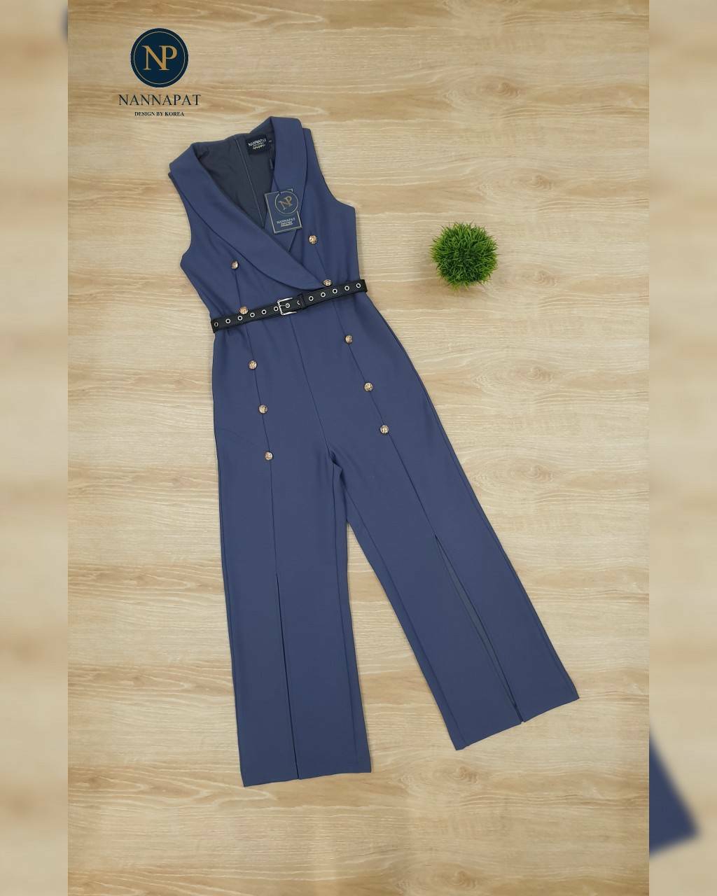 จั้มสูทแต่งกระดุมกางเกงผ่าหน้า