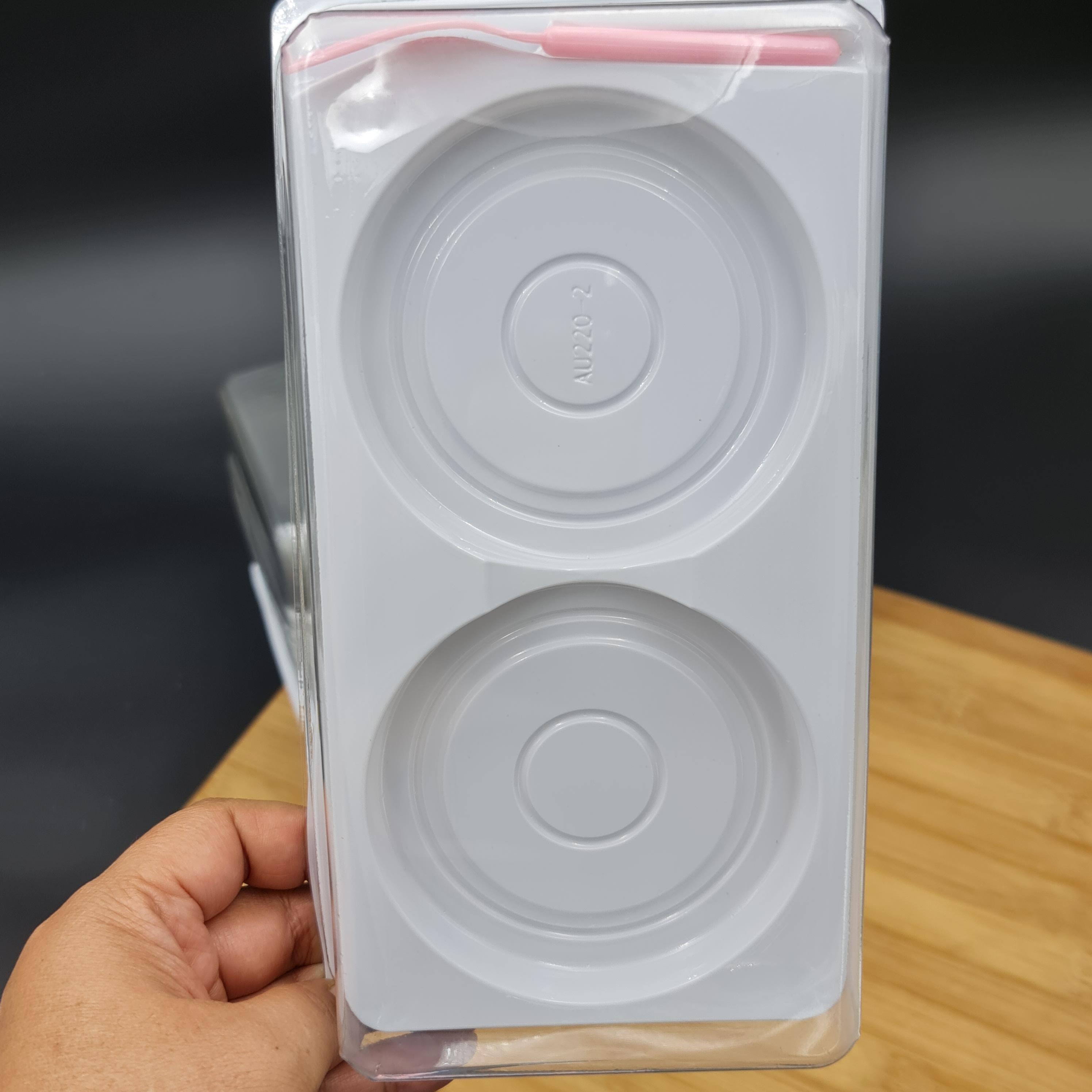 กล่องเบเกอรี่ 2ช่องกลม+ส้อมชมพู 20ชุด ตำหนิตามภาพ2 บรรจุภัณฑ์ เบเกอรี่ พลาสติกฐานขาวฝาใส bbpo j12