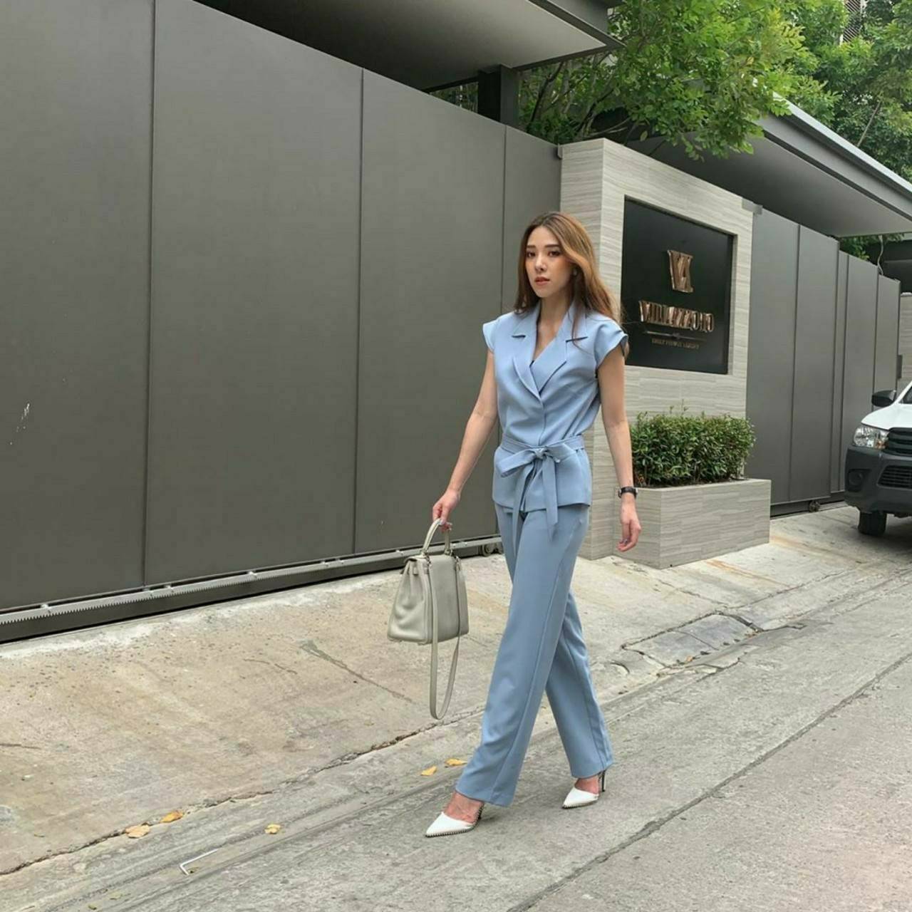 เสื้อกระดุมหน้ามาพร้อมสายผูกเอว