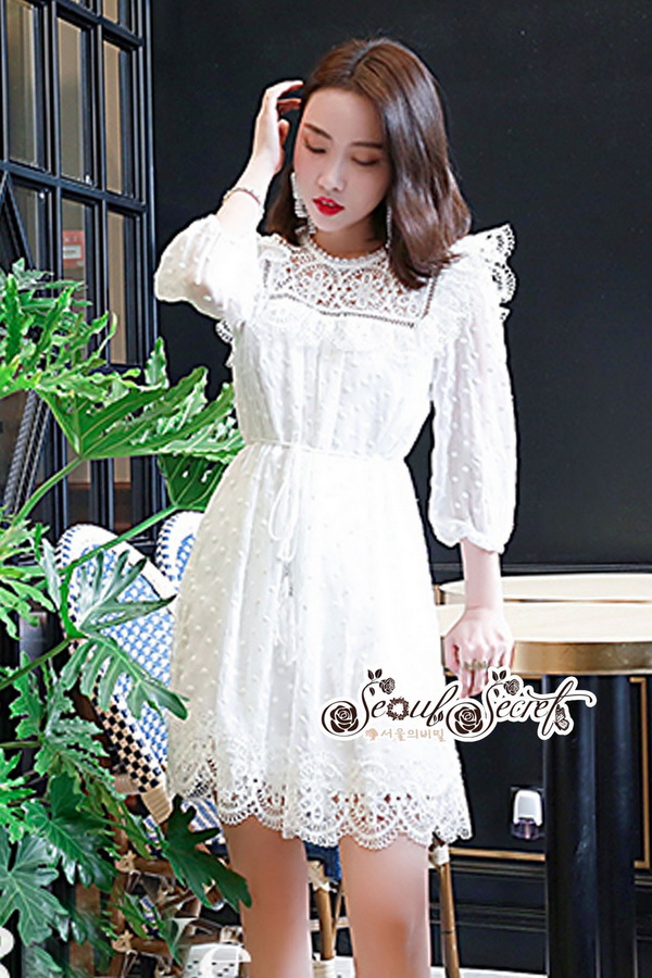 จั้มสูทขาสั้นเนื้อผ้าชีฟองสีขาวเป็นผ้าเนื้อโปร่ง
