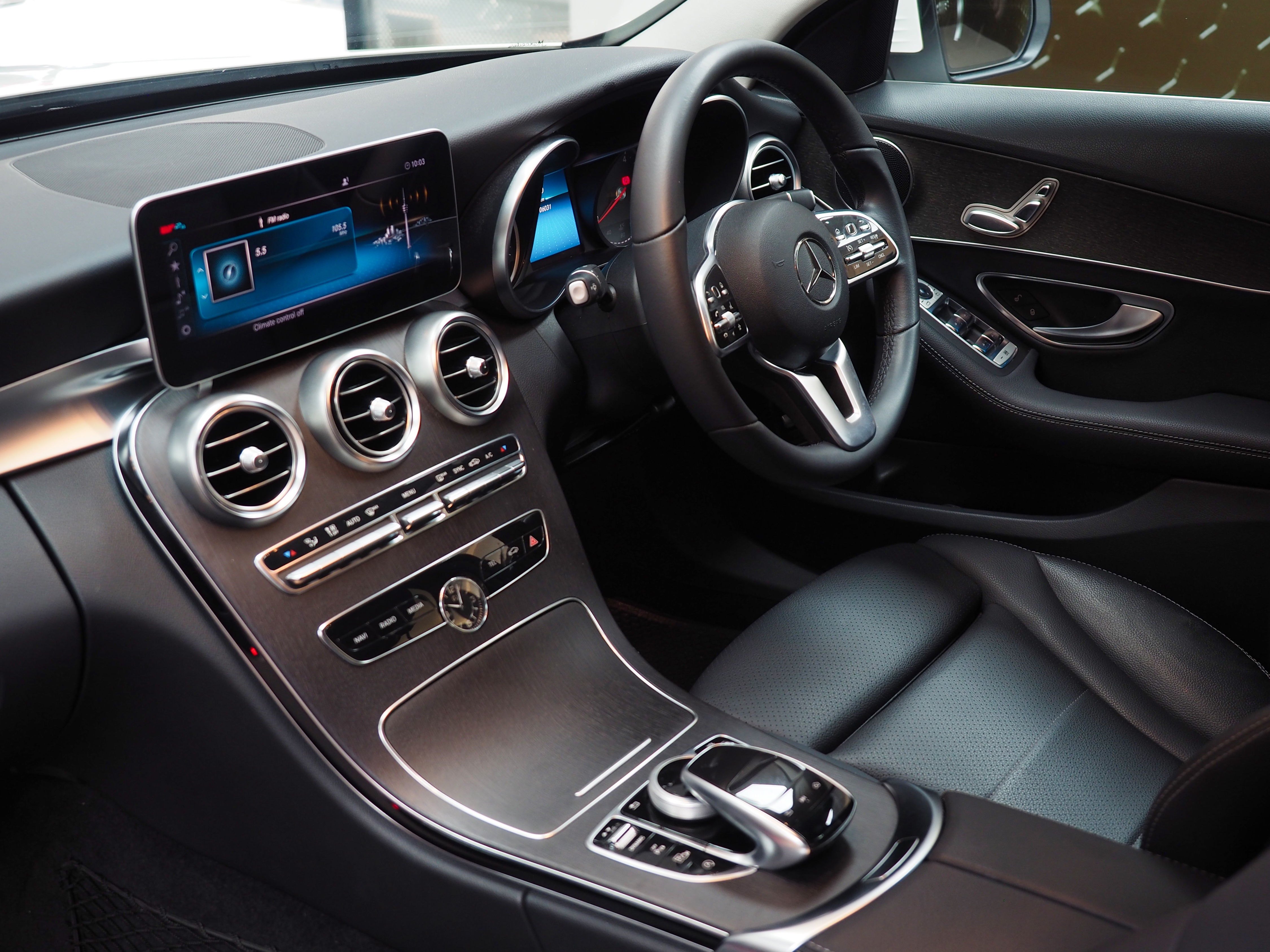 จองแล้ว C220d Avantgarde W205