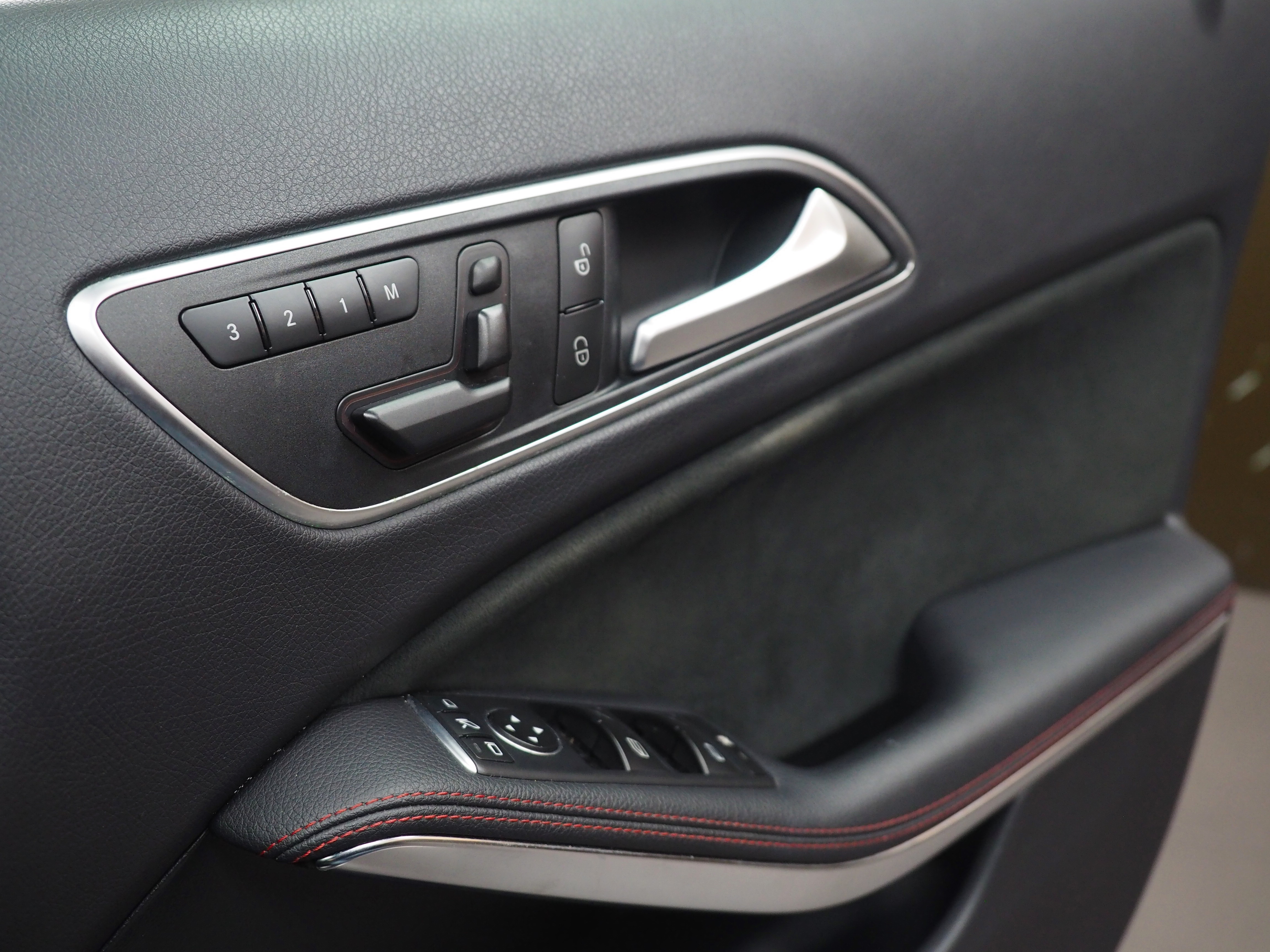 จองแล้ว GLA250 AMG Dynamic W156