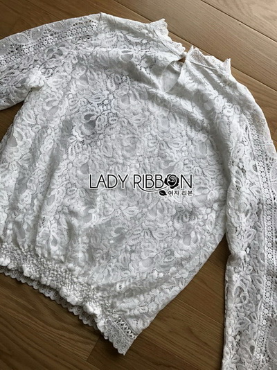 With Lace Blouse เสื้อผ้าลูกไม้แขนยาวสีขาว