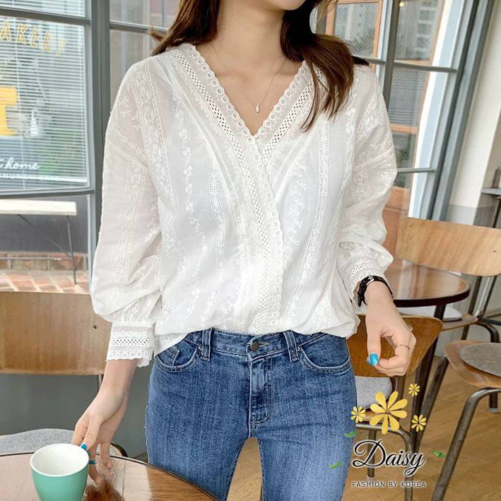 เสื้อลูกไม้คอตตอน คอวี