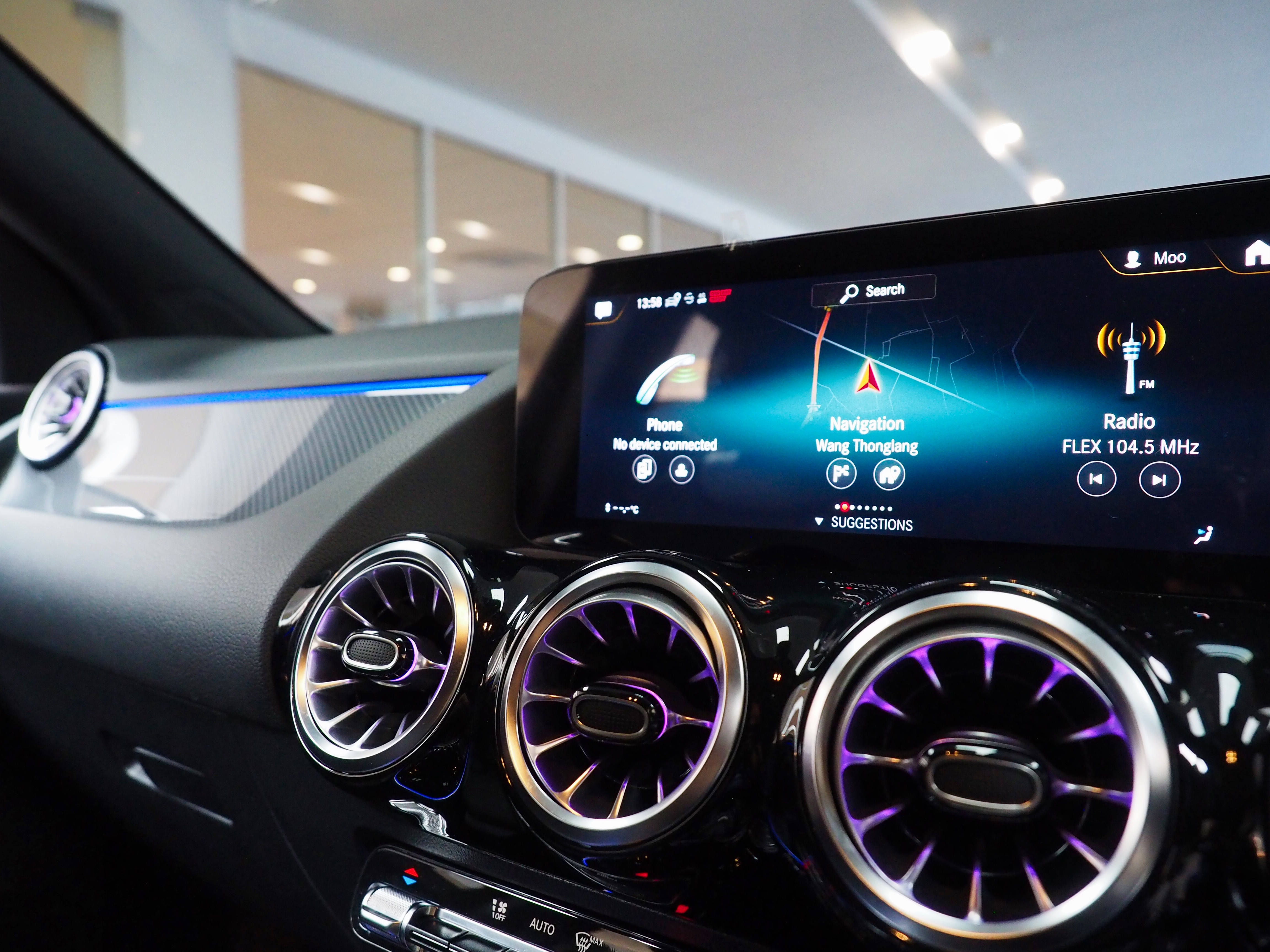 จองแล้ว GLA200 AMG Dynamic W247