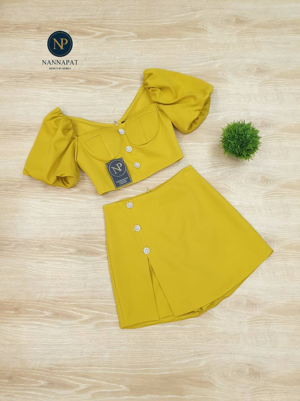 เสื้อคร็อปซิปหลังแขนตุ๊กตาสีเหลือง