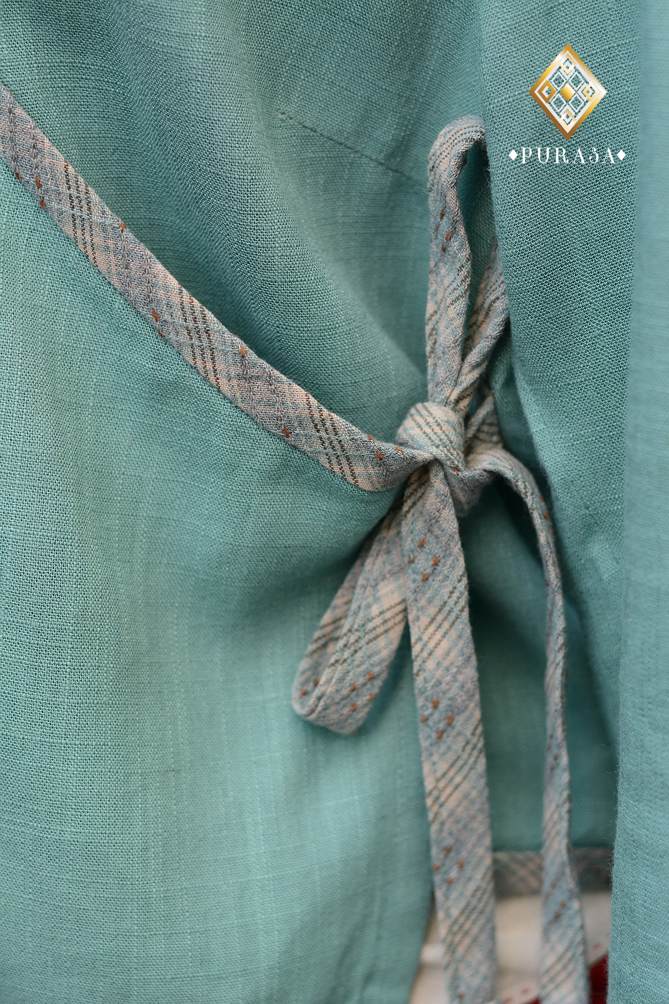 เสื้อใยกัญชงแต่งผ้ากุ๊นปักลาย