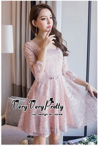 ชุดเดรสลูกไม้ทรงเดรสคอเหลี่ยม