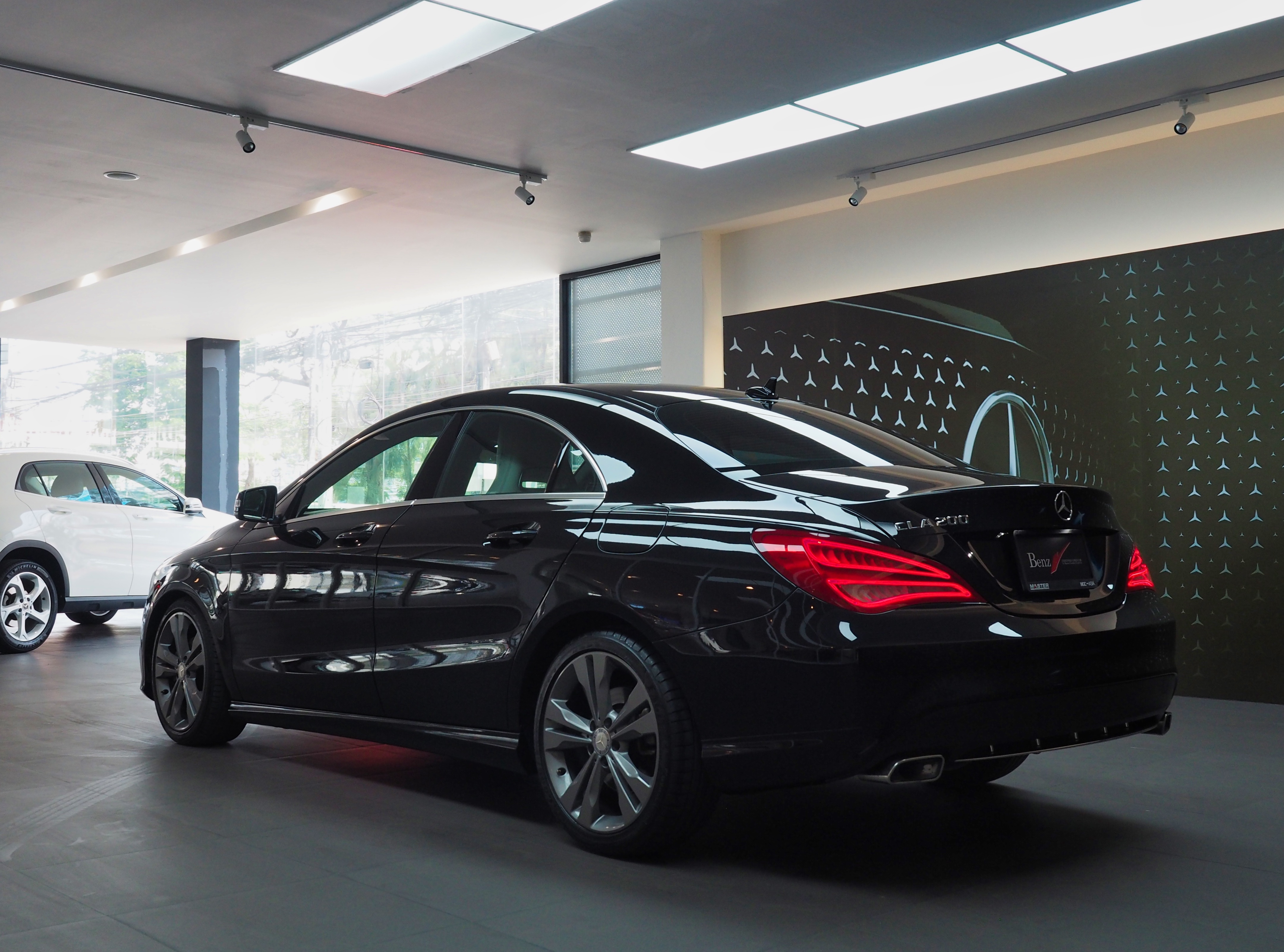 จองแล้ว CLA200 Urban W117