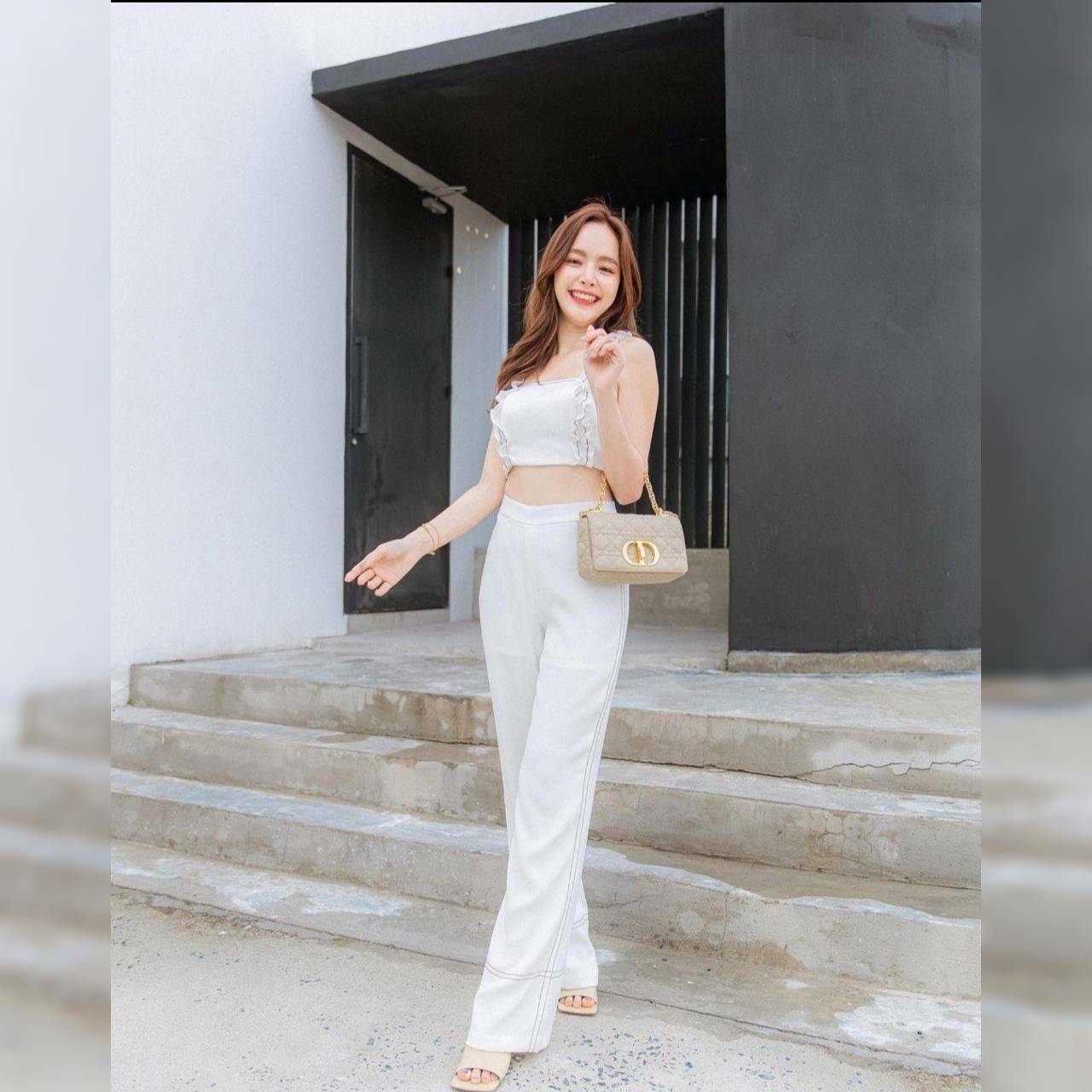 เสื้อซิปหลัง มีฟองน้าอกสีขาว