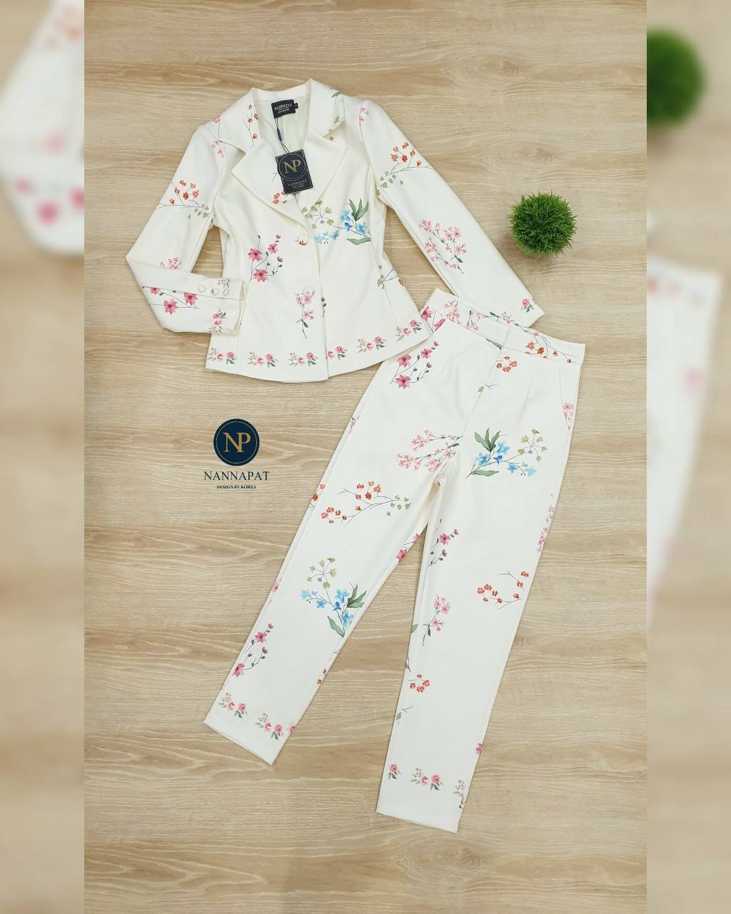 เสื้อทรงสูทกระดุมหน้าพร้อมกางเกง