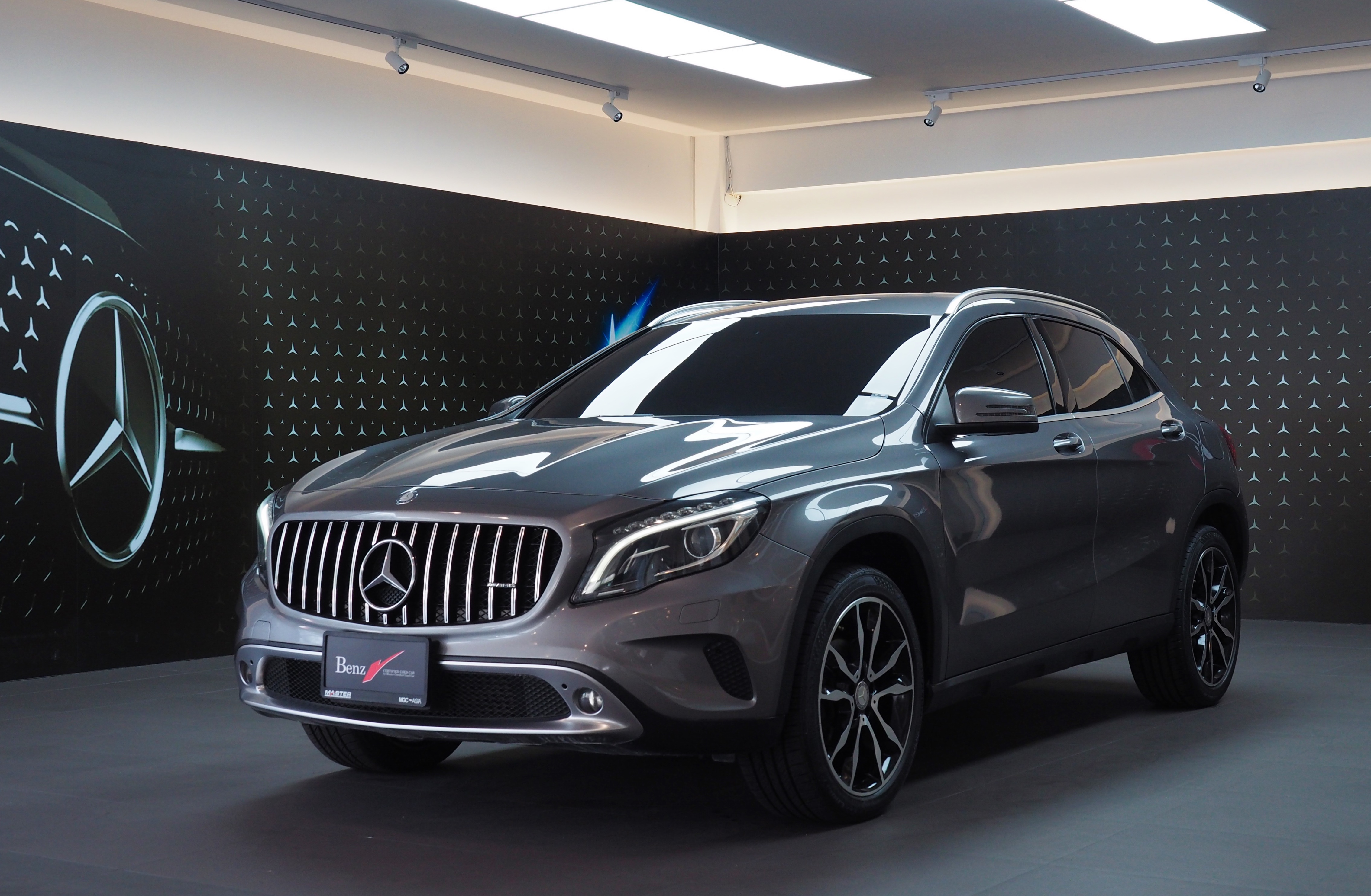 จองแล้ว GLA200 Urban W156