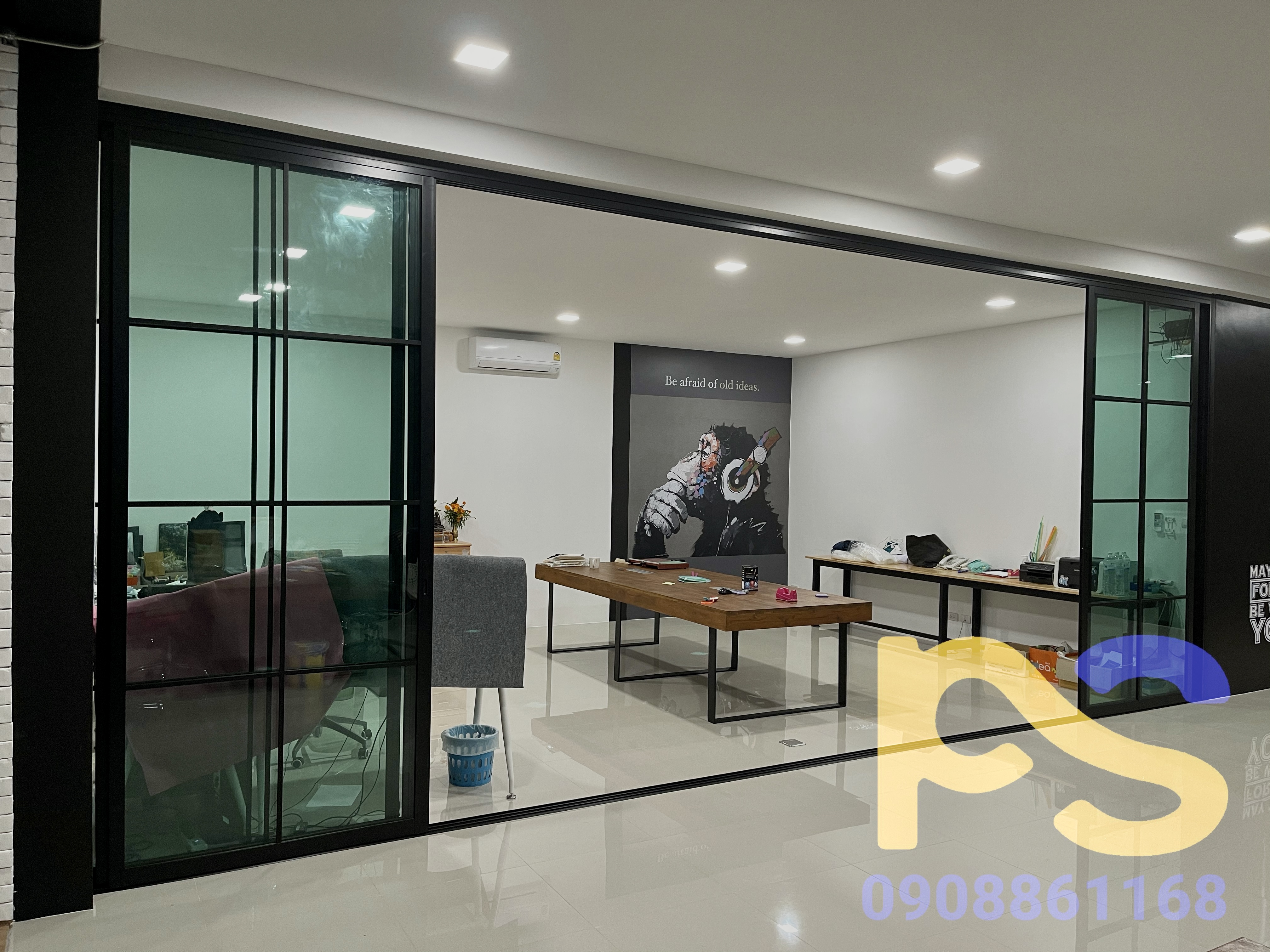 กั้นห้องด้วยประตูบานเลื่อนหกบานกระจกอลูมิเนียมคาดลายลูกฟัก