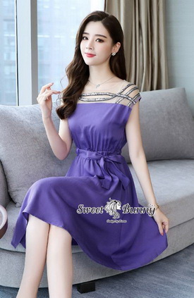 ชุดเดรสกระโปรงทรงเอระบายกว้าง