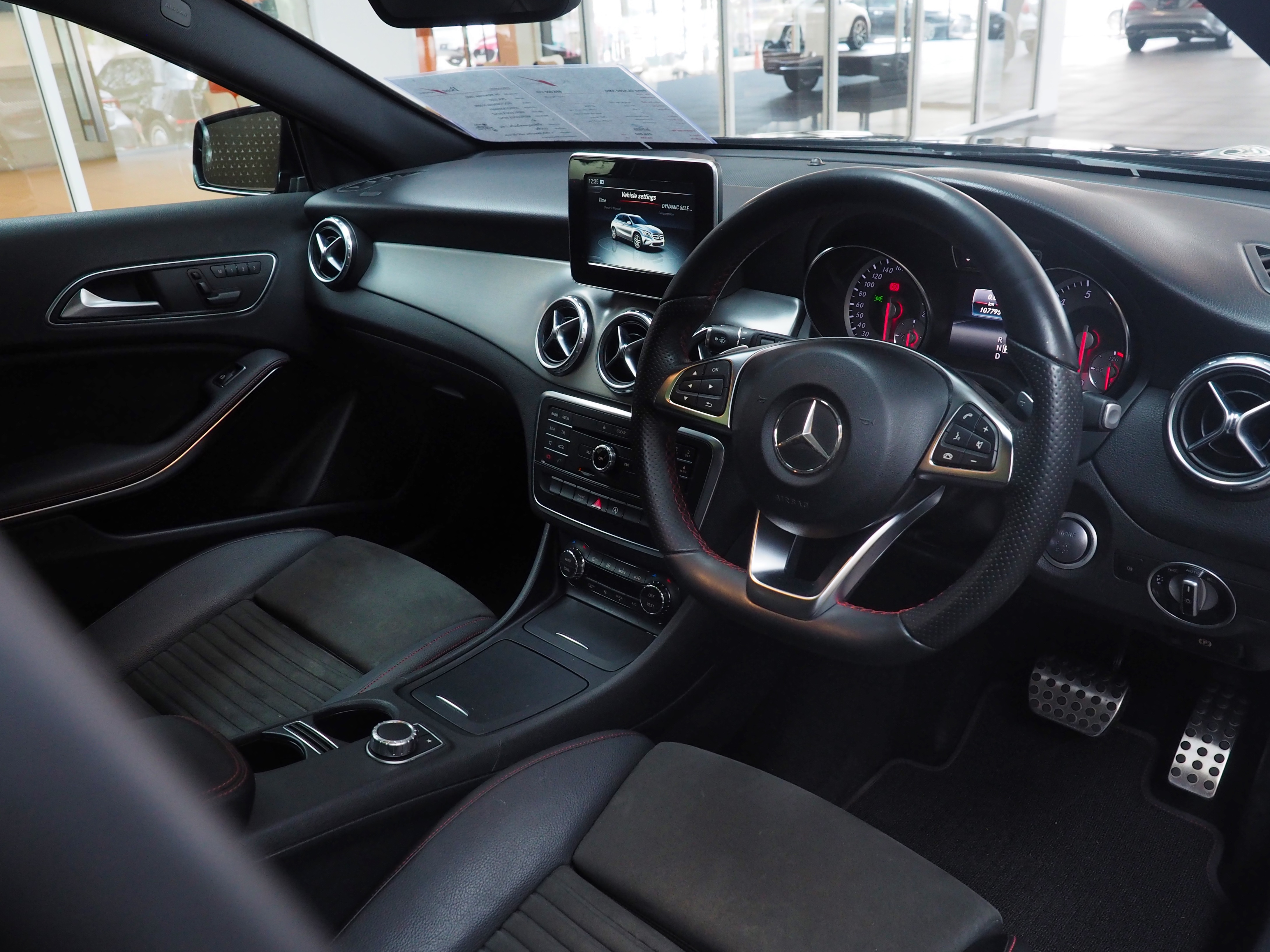 จองแล้ว GLA250 AMG Dynamic W156