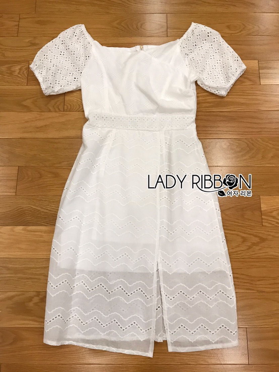 เดรสผ้าคอตตอนสีขาวปักและฉลุลาย