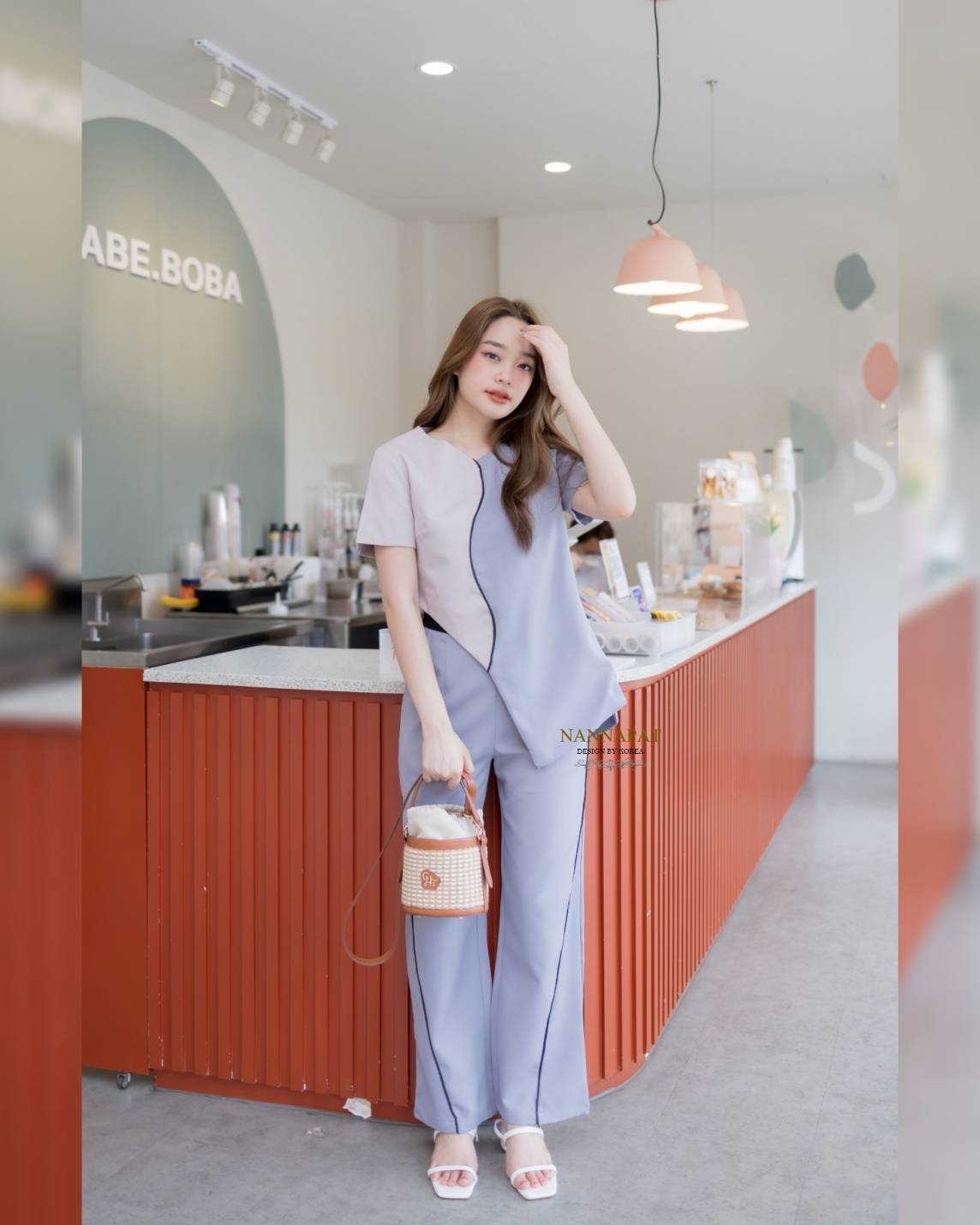 เสื้อทูโทนตัดเส้นดำ ซิปหลัง