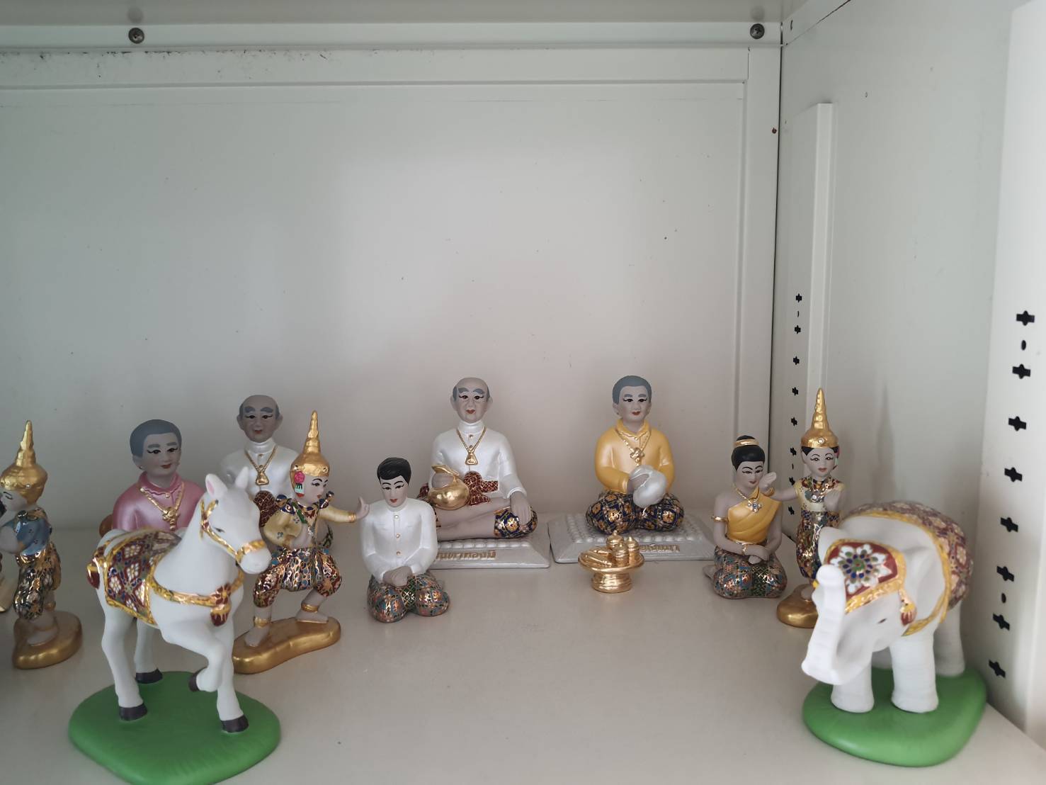 ชุดตั้งศาล