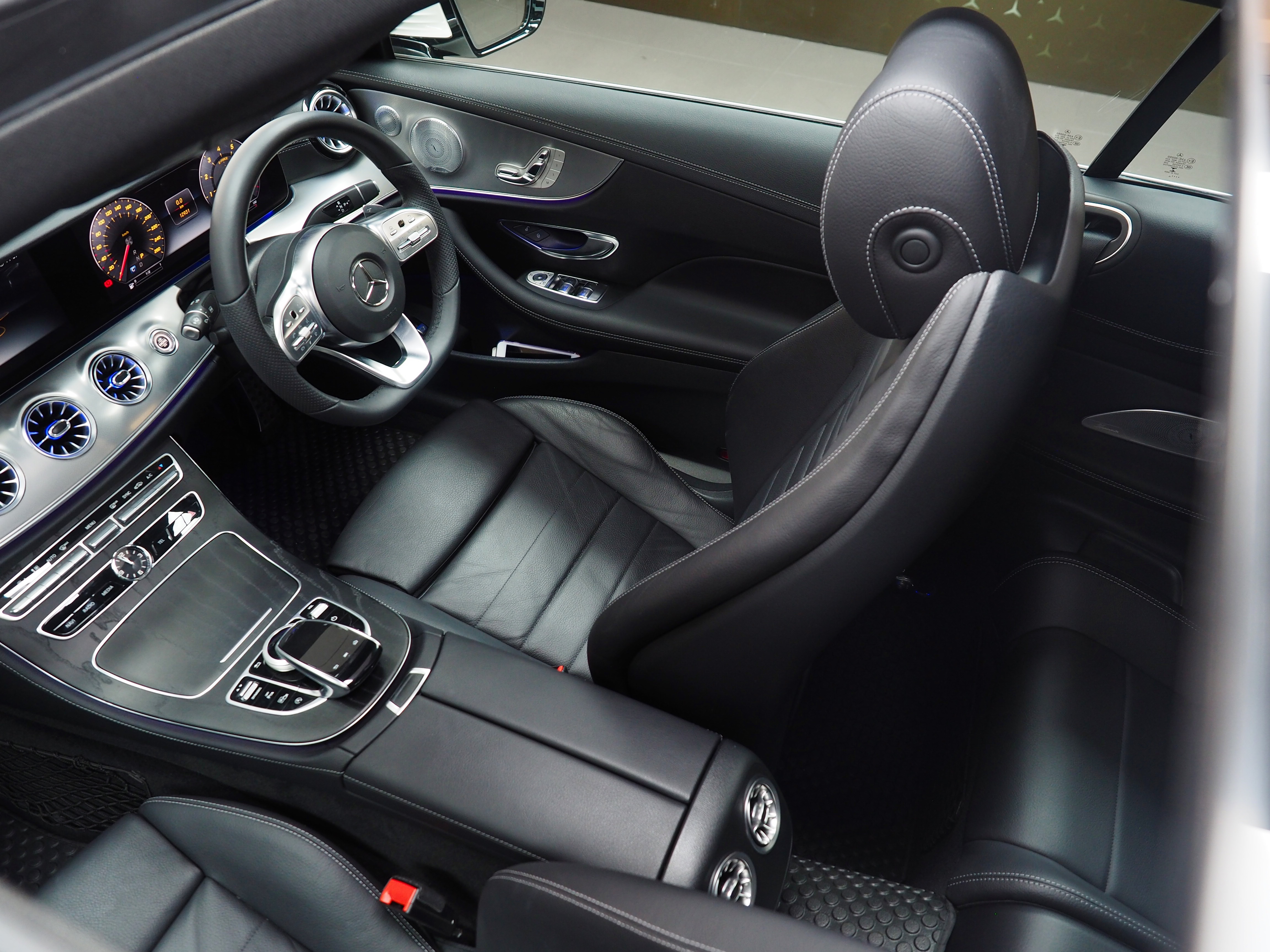 จองแล้ว E200 Coupe AMG Dynamic W238