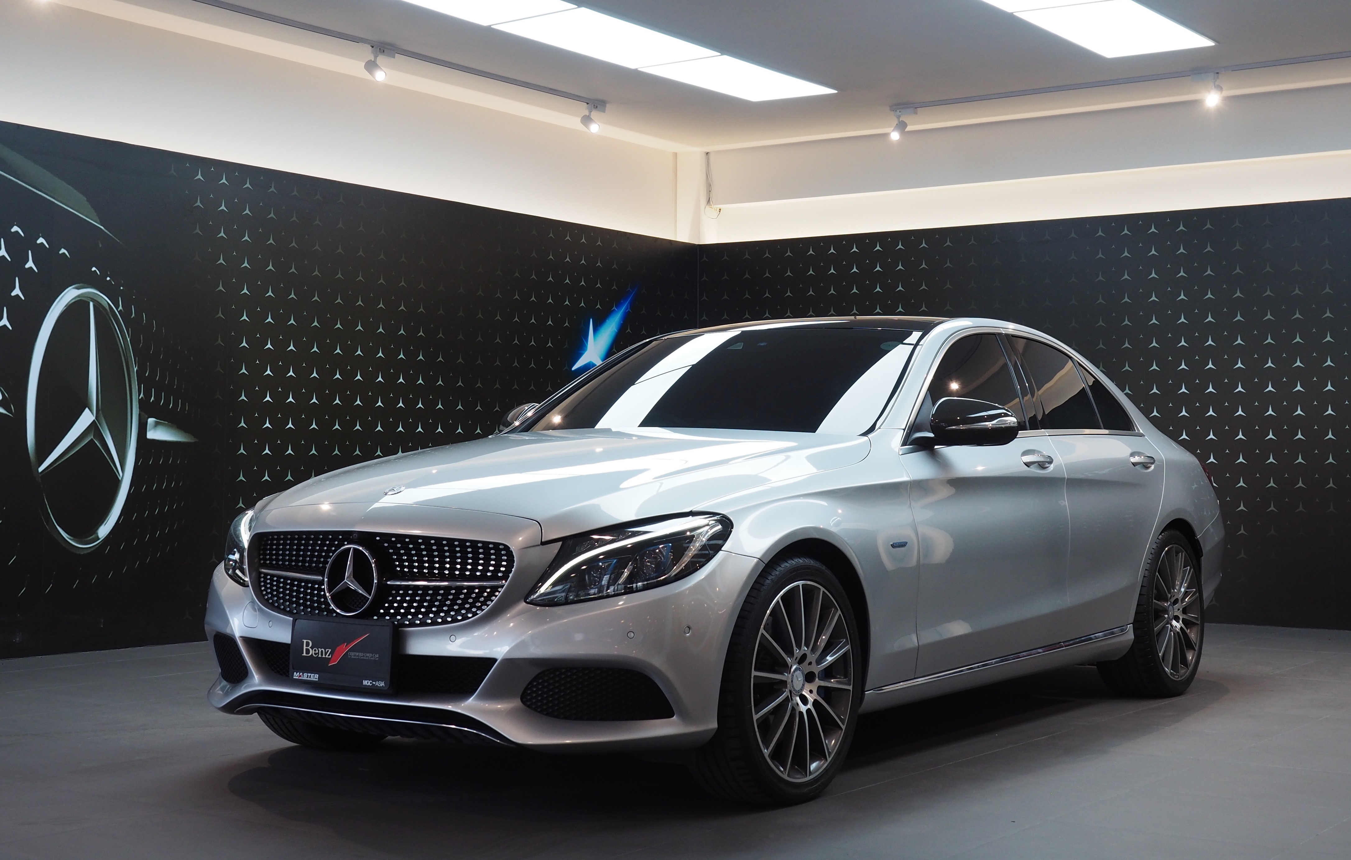 จองแล้ว C350e AMG Plug in Hybrid W205