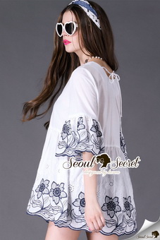 Lady Ribbon Online ขายส่งเสื้อผ้าออนไลน์ เสื้อผ้า Seoul Secret SS07040816 Seoul Secret Say's .... Perforate Navy Line Bloom Mini Dress