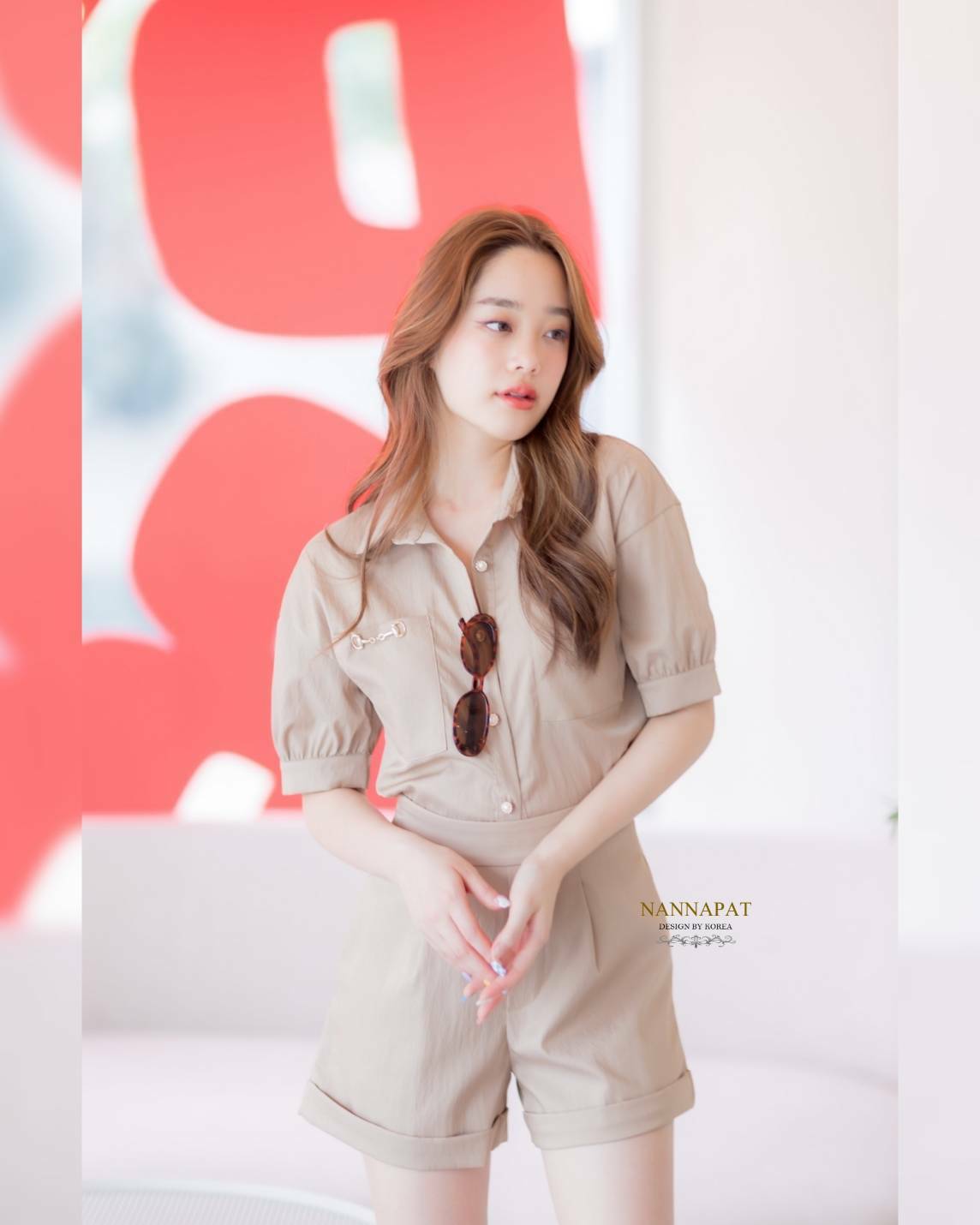 เสื้อกระดุมหน้า แต่งอะไหล่ที่กระเป๋าเก๋ๆ