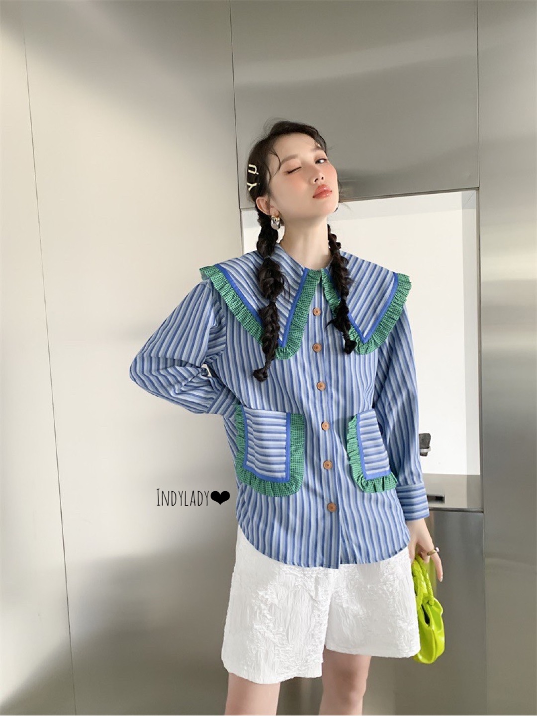 เสื้อเชิ้ตริ้ว แขนยาว คอปกใหญ่