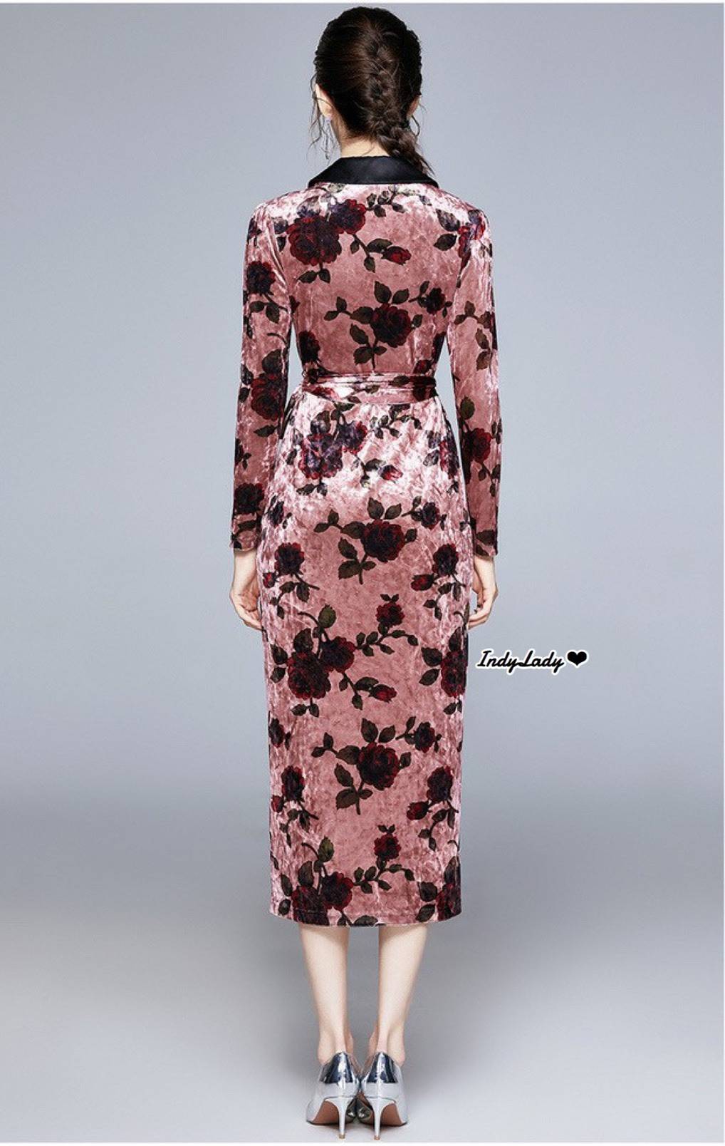 Dress กระดุมคู่ แขนยาว คอปกสีดำ