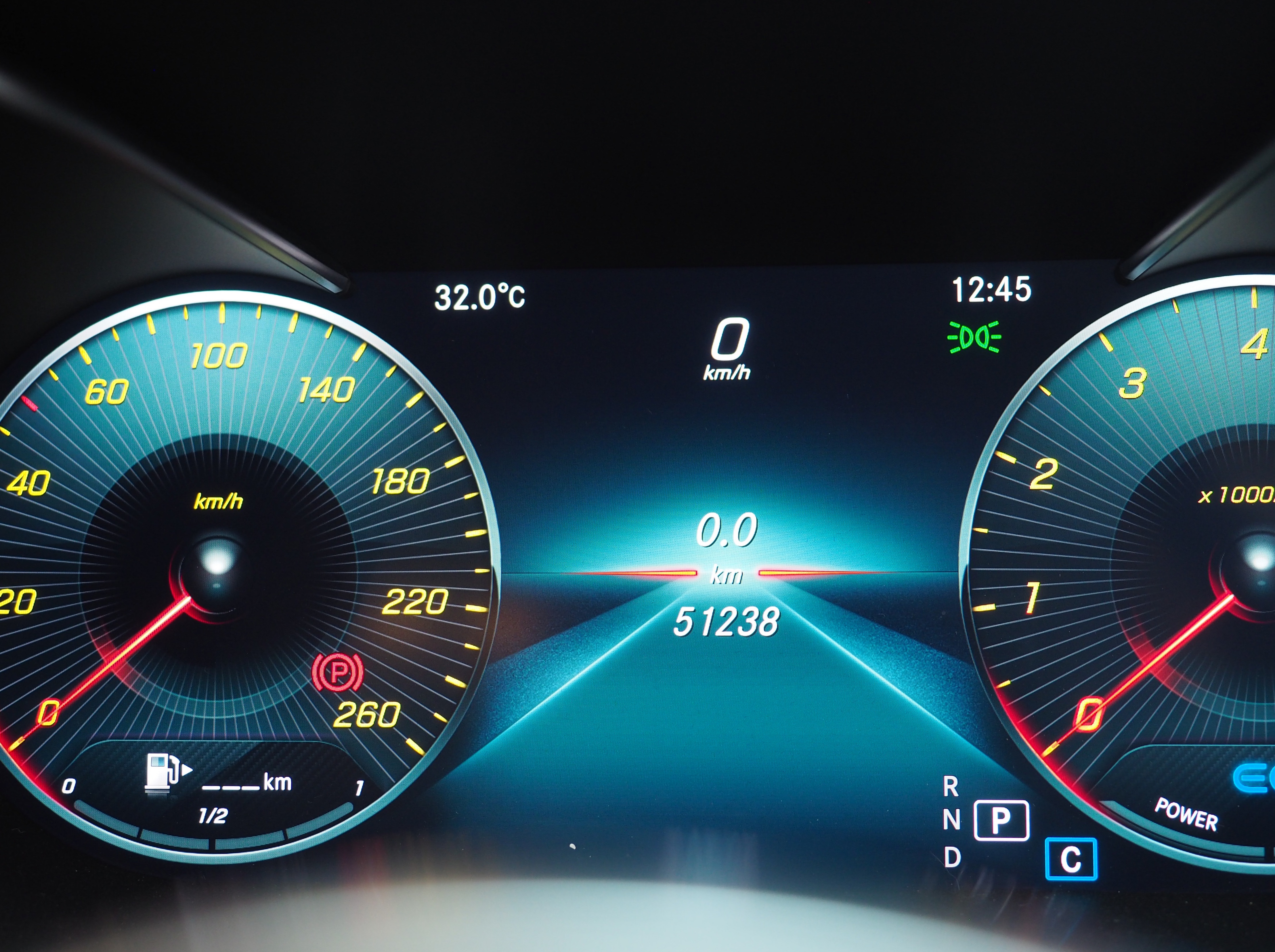 จองแล้ว C200 Coupe AMG W205