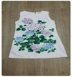 เดรสเกาหลีแขนกุดผ้า Jacquard สีขาว
