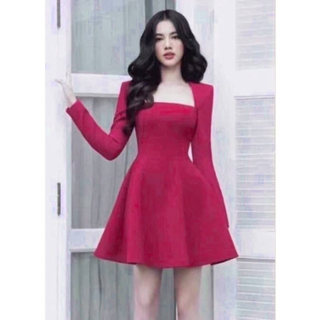 มินิเดรสแขนยาว ทรงพอดีตัว