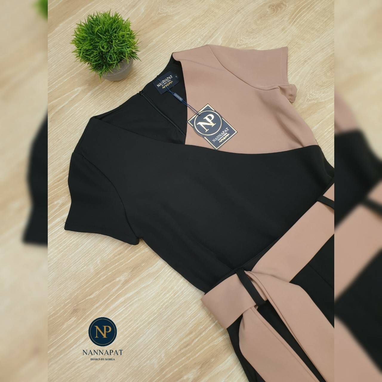 เสื้อซิปหลัง กางเกงมีกระเป๋าข้าง