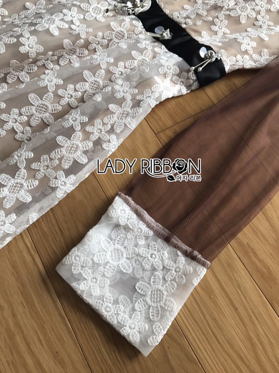 Maxi Dress เดรสยาวผ้าลูกไม้สีขาวทอลายดอกเดซี่