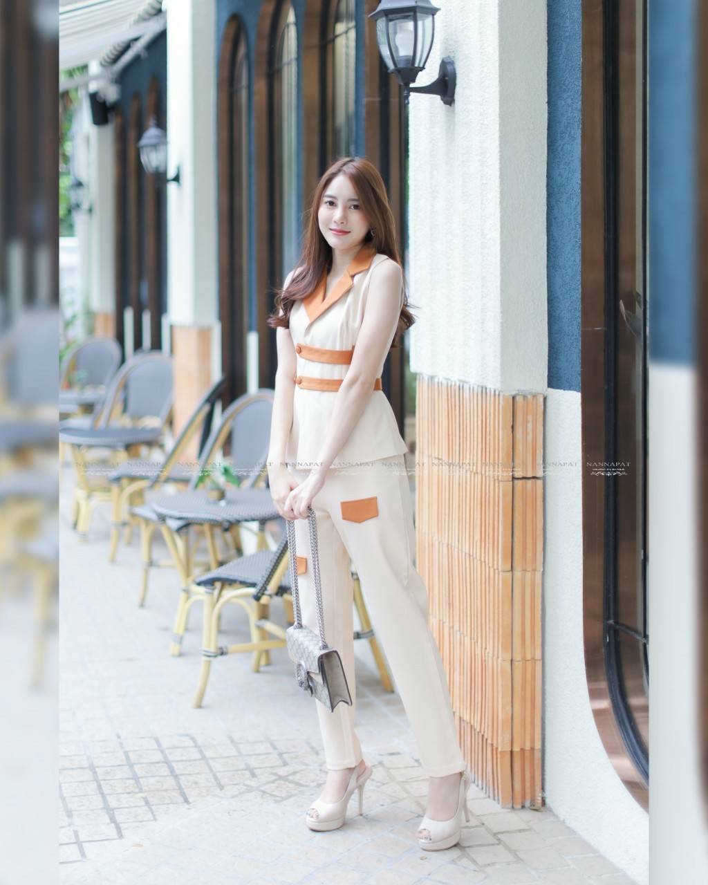 เสื้อแขนกุด กระดุมหน้า