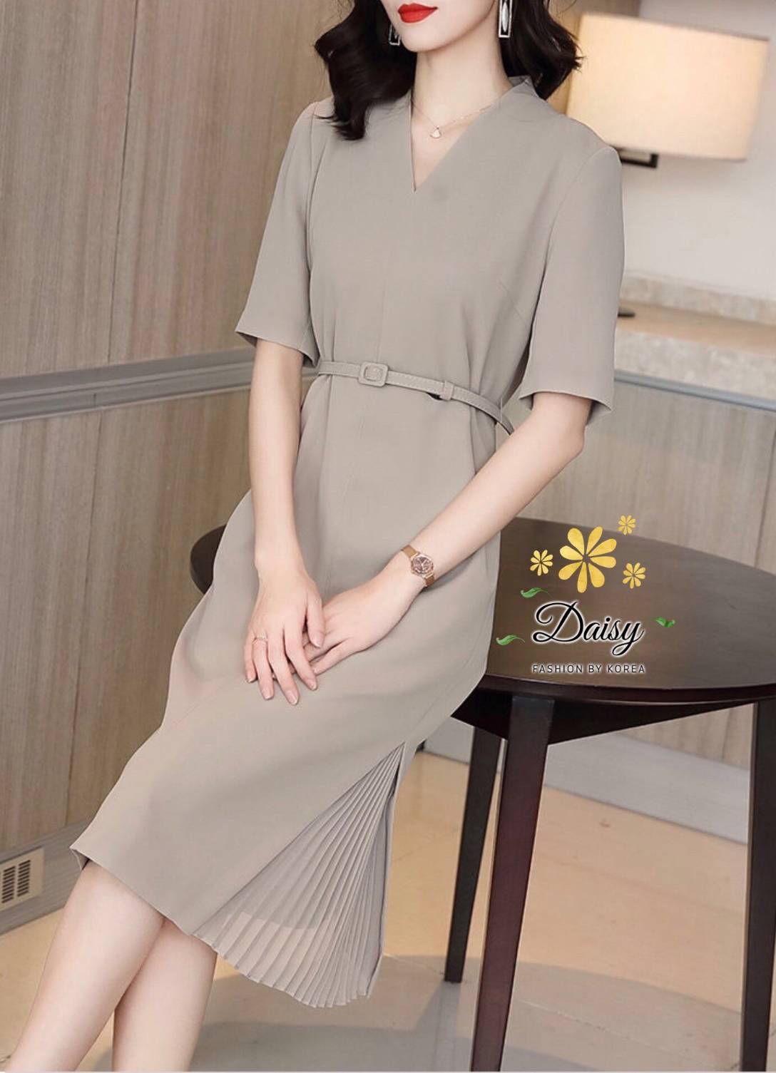 เดรสคอวีทรงเข้ารูปสวย