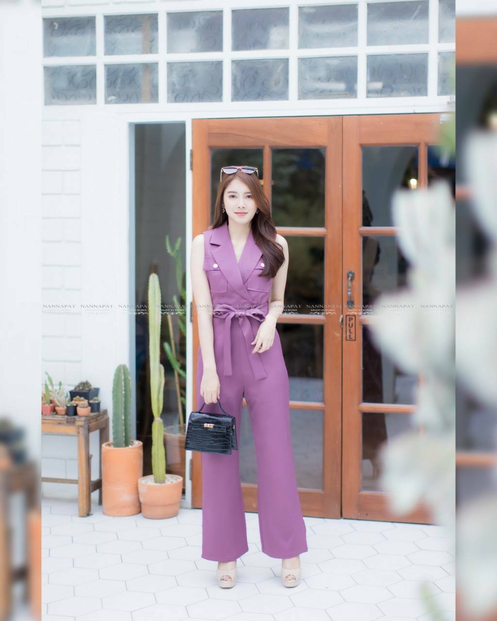 จั้มสูทซิปหลัง แต่งกระเป๋าคู่หน้าเก๋ๆ