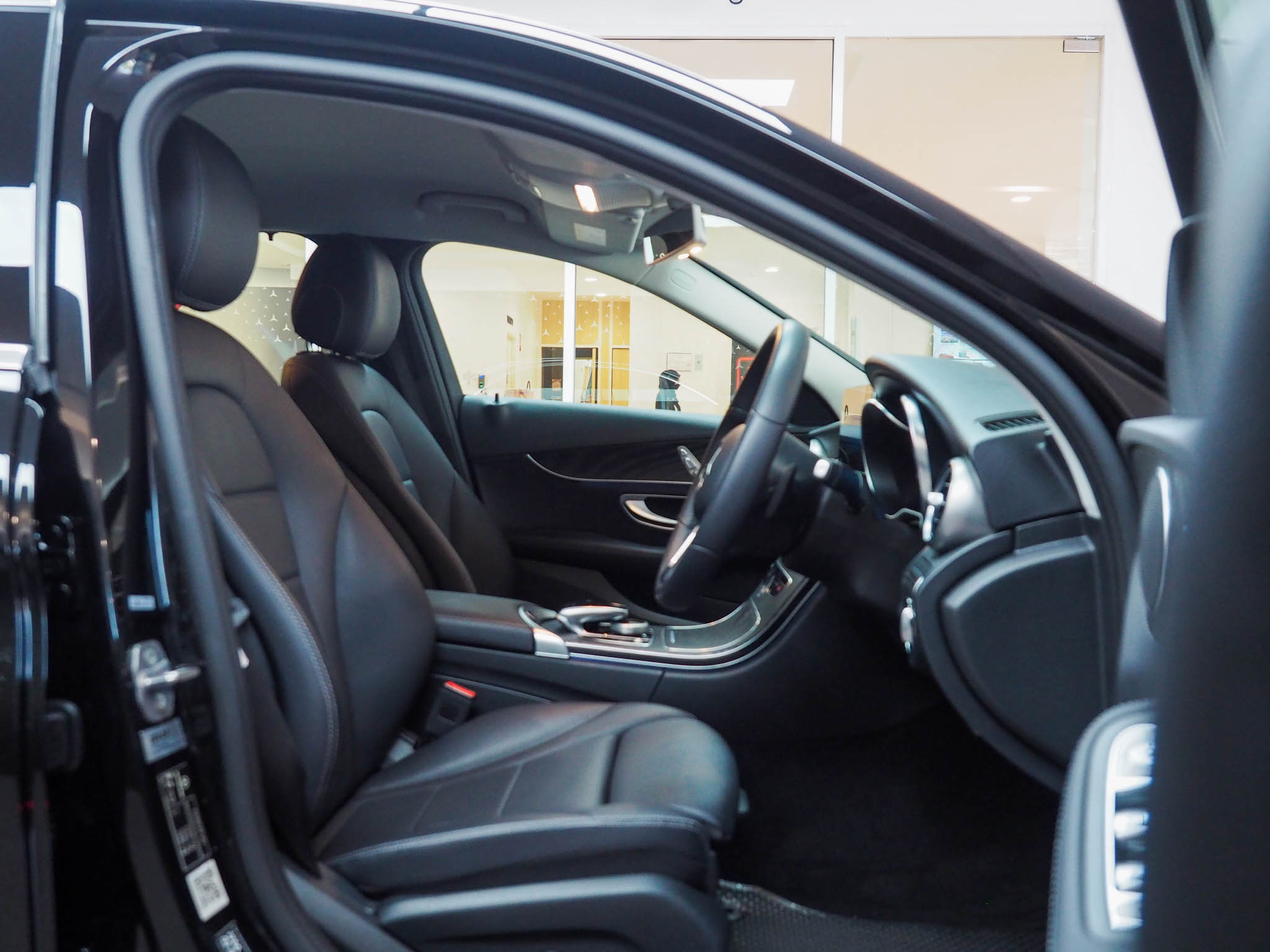 จองแล้ว C300e Plug in Hybrid Avantgarde W205