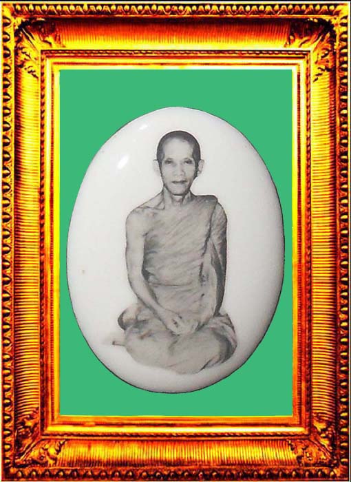 ล็อกเก็ตนั่งพับเพียบท่านเจ้าคุณนรฯวัดเทพศิรินทราวาส