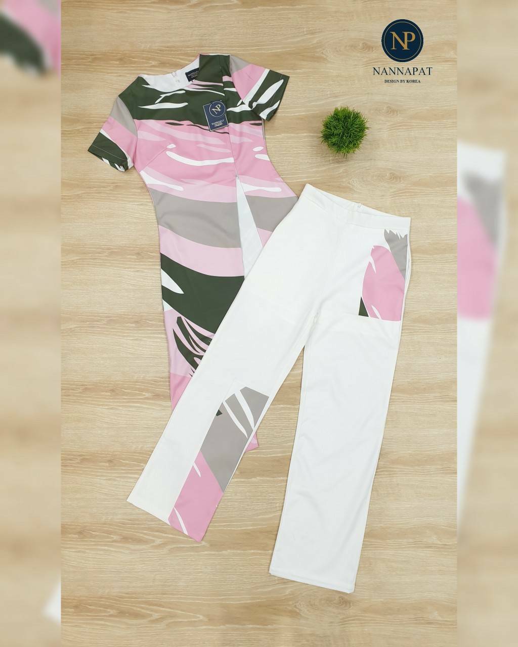 เสื้อซิปหลังมาพร้อมกางเกงขายาว