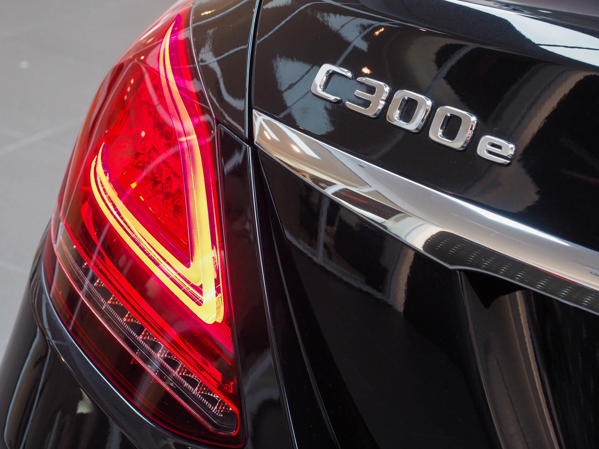 จองแล้ว C300e Plug in Hybrid Avantgarde W205