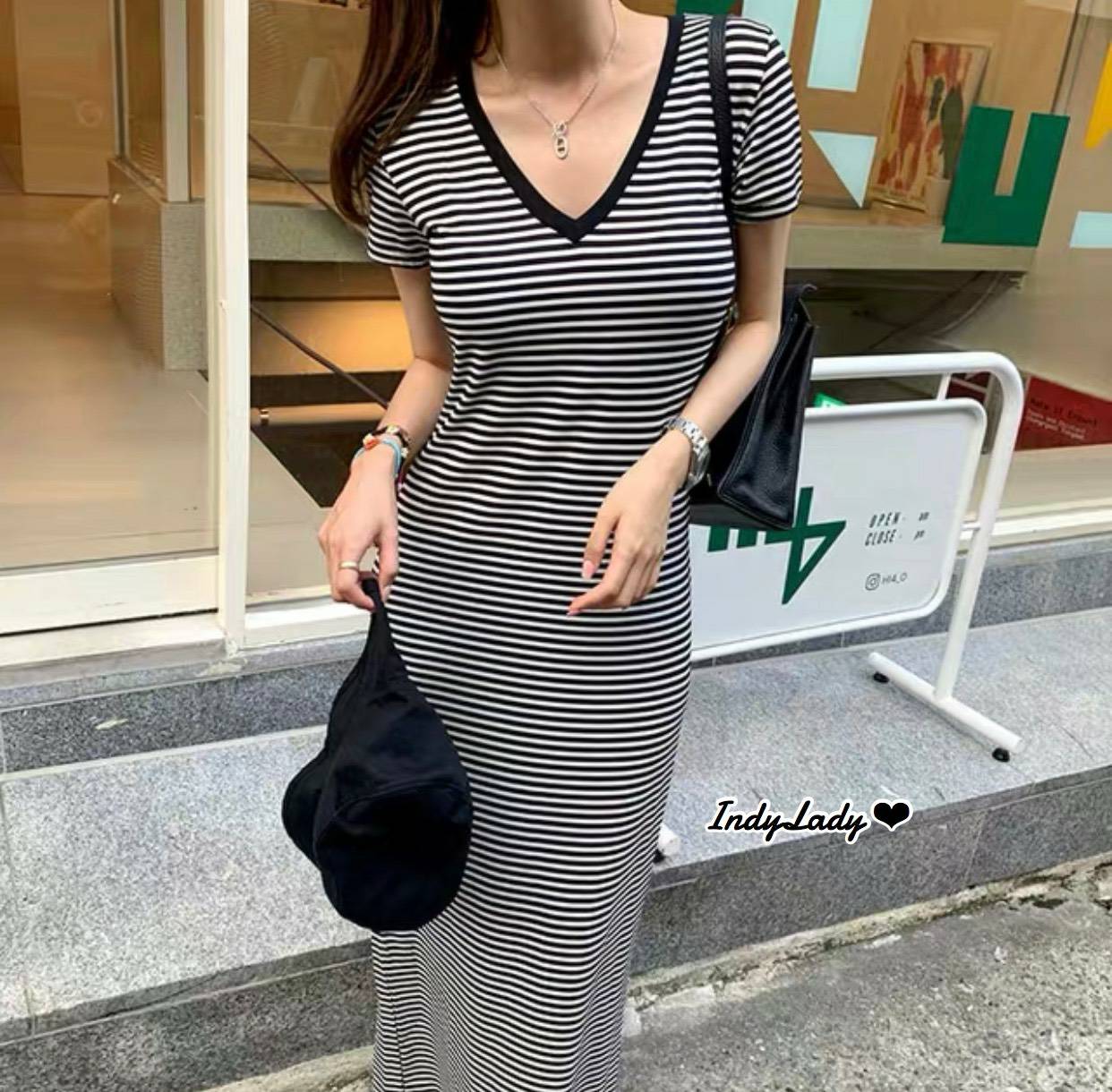 Dressแขนสั้นลายริ้วคอวี